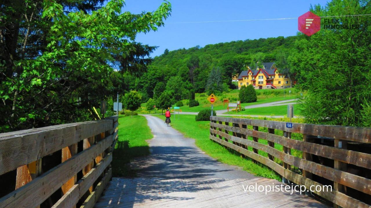 Le Bleu Bourgeois De Portneuf - Natural Elegance - Hot Tub, Sauna And Pool Pont-Rouge エクステリア 写真