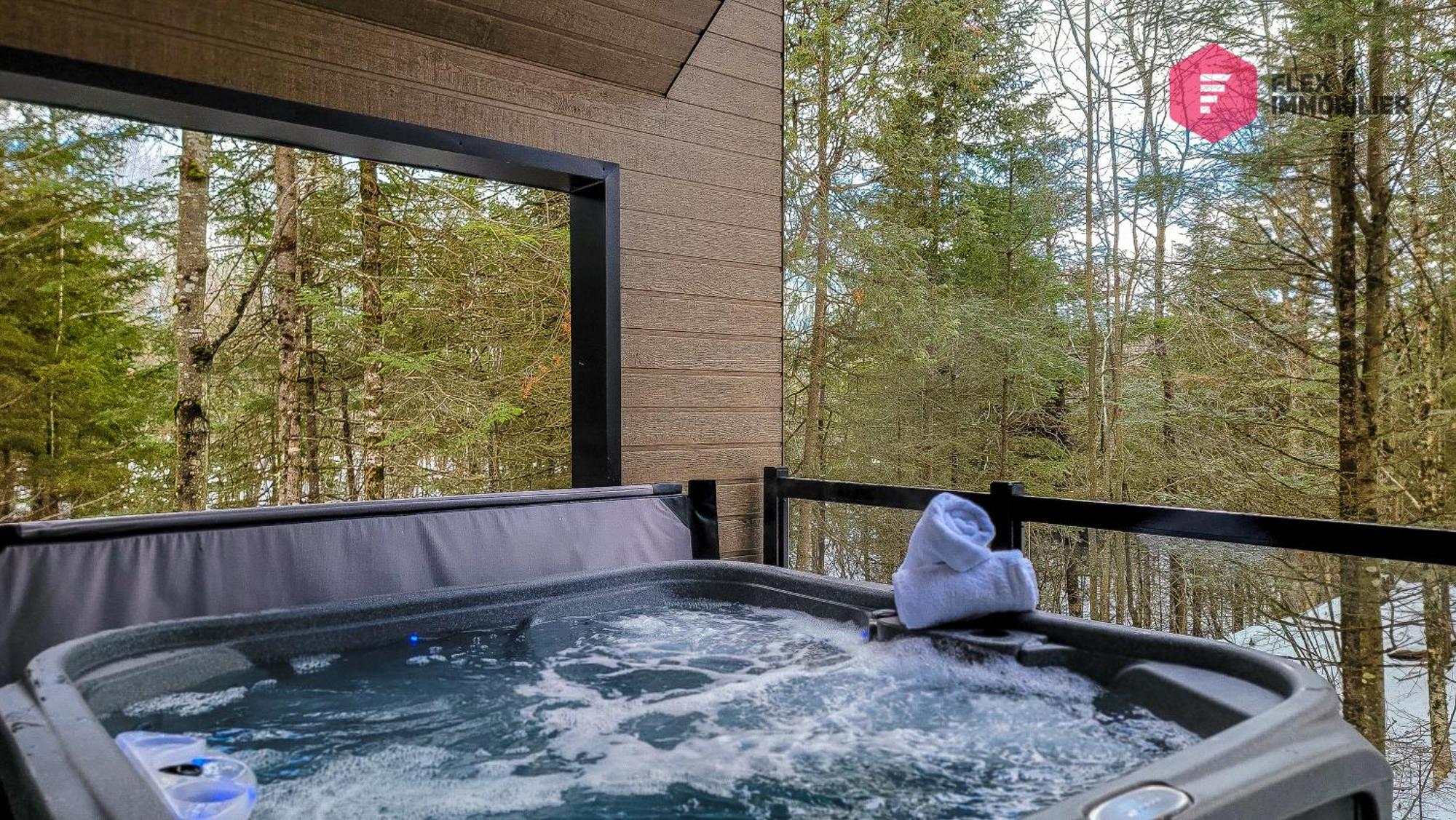 Le Bleu Bourgeois De Portneuf - Natural Elegance - Hot Tub, Sauna And Pool Pont-Rouge エクステリア 写真